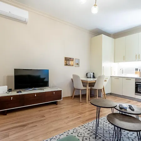 Modern 1Br Skyline City View - Central Tirana * 地拉那